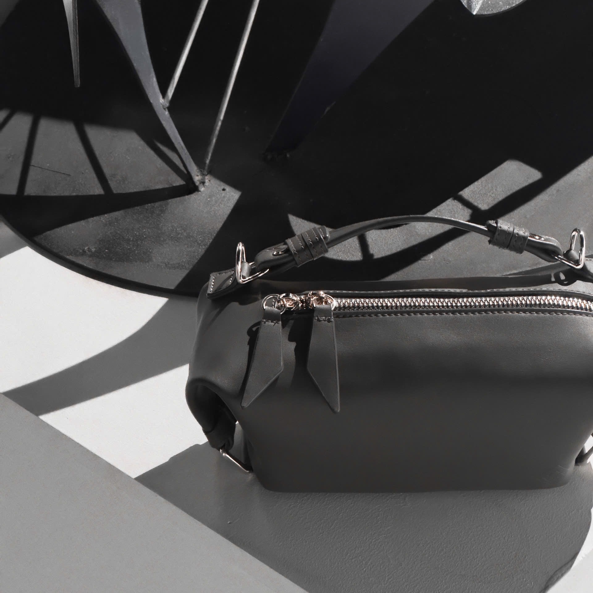 [L’FEMME] Jowe Bag - Charcoal grey / สายสะพายข้างสำหรับกระเป๋า Tulipe — 2