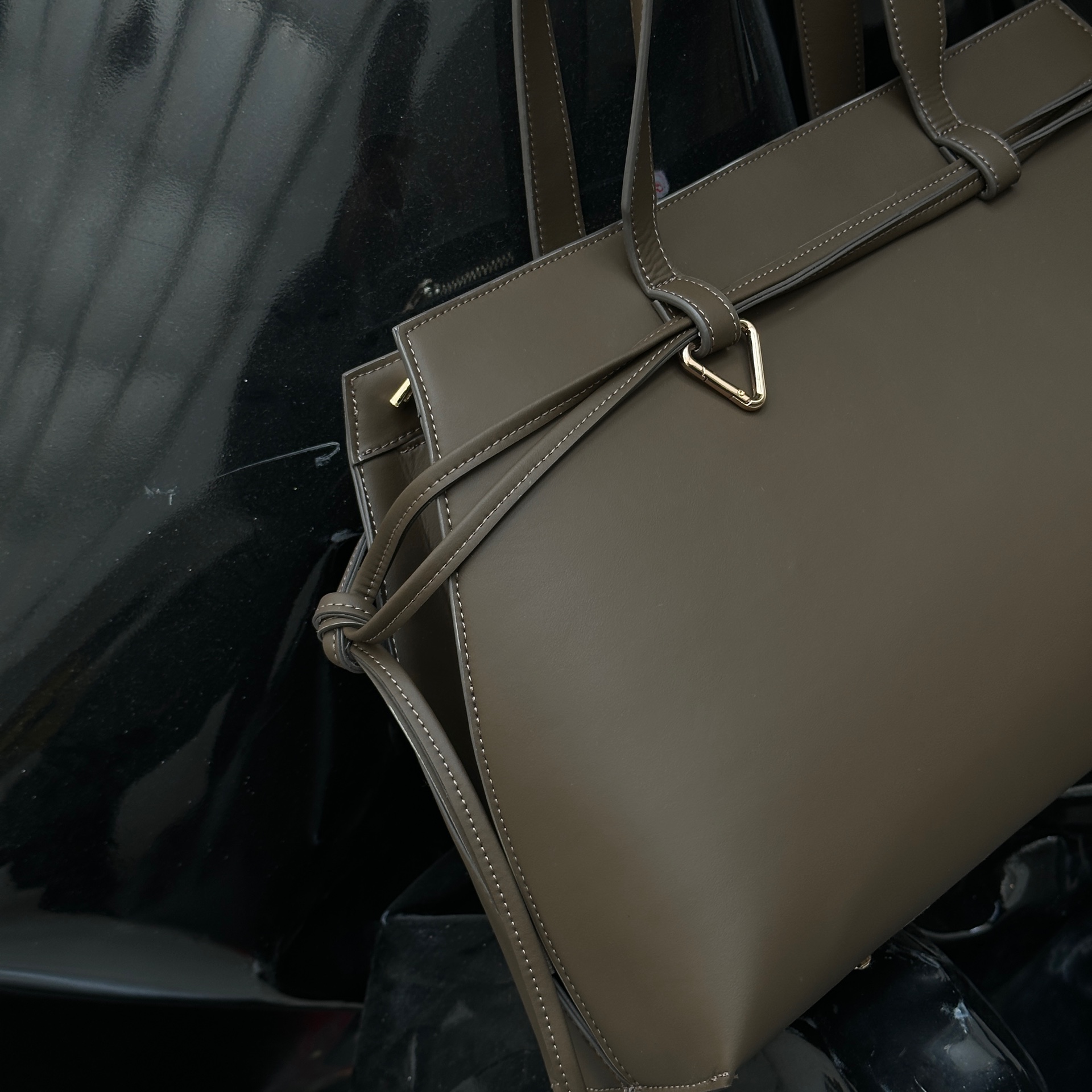 [L’FEMME] Knot Tote Bag — Dark Chocolate / สีช็อกโกแลตเข้ม — 2