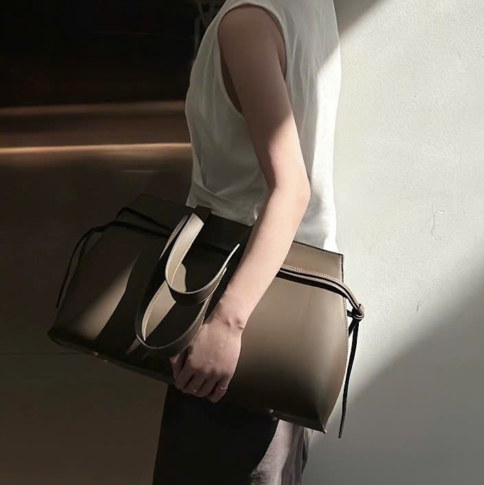 [L’FEMME] Knot Tote Bag — Dark Chocolate / สีช็อกโกแลตเข้ม — 3