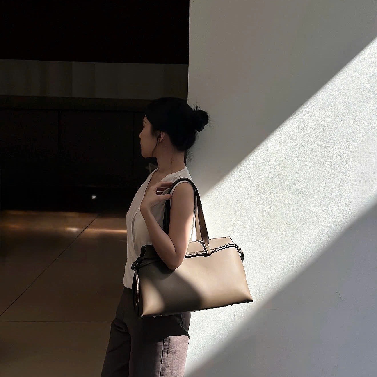 [L’FEMME] Knot Tote Bag — Dark Chocolate / สีช็อกโกแลตเข้ม — 4