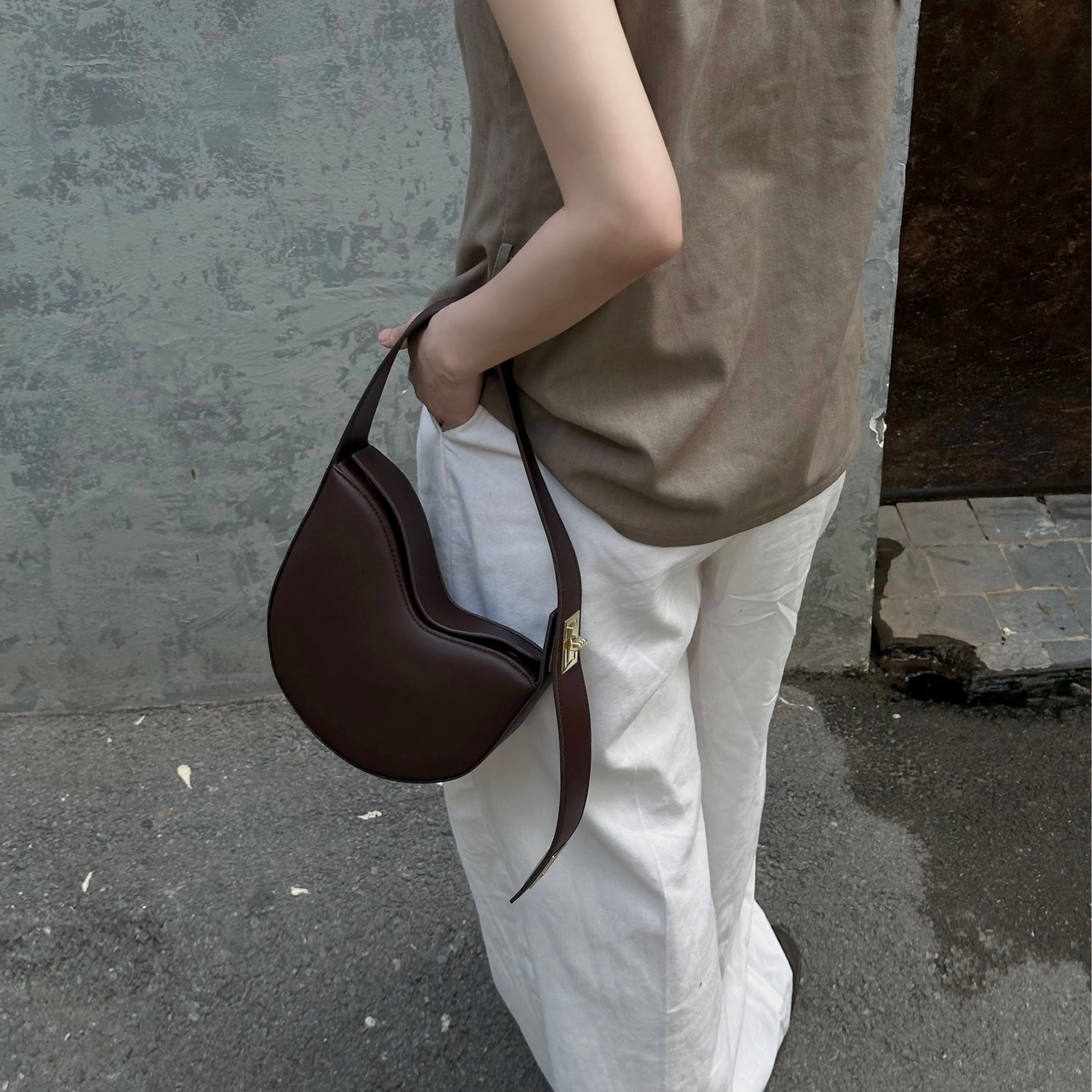 [L’FEMME] Tulipe Bag — Wine Brown / สีน้ำตาลไวน์