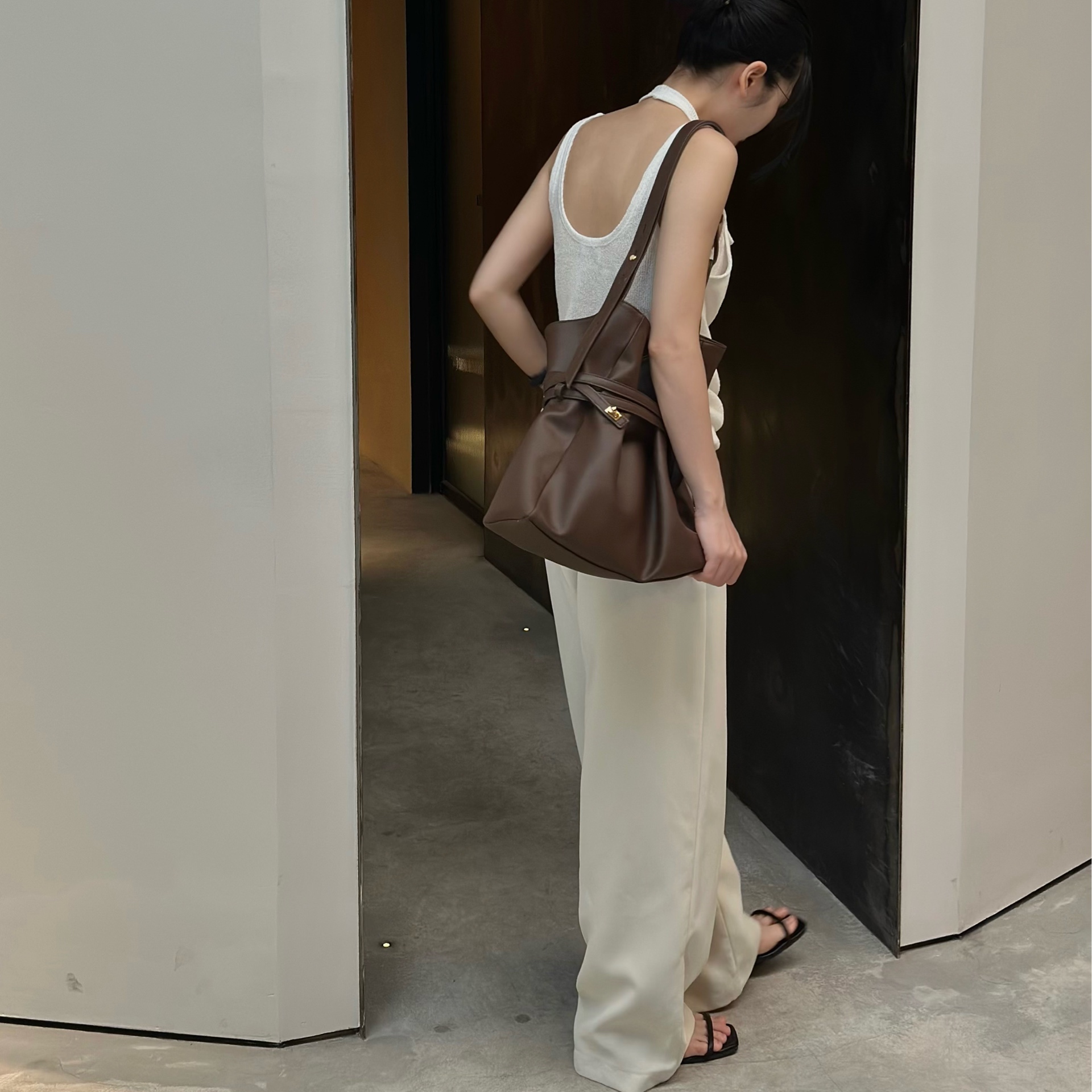 [L’FEMME] Beltote Bag — Chocolate Brown / สีน้ำตาลช็อกโกแลต — 4