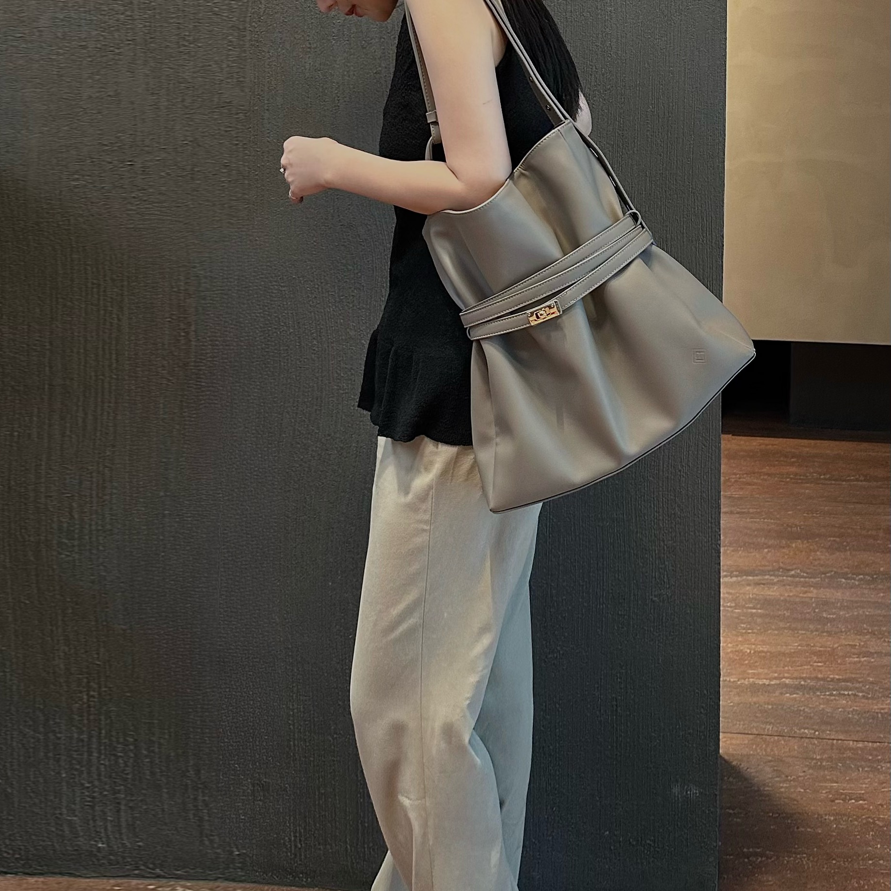 [L’FEMME] Beltote Bag — Light Grey / สีเทาอ่อน — 4