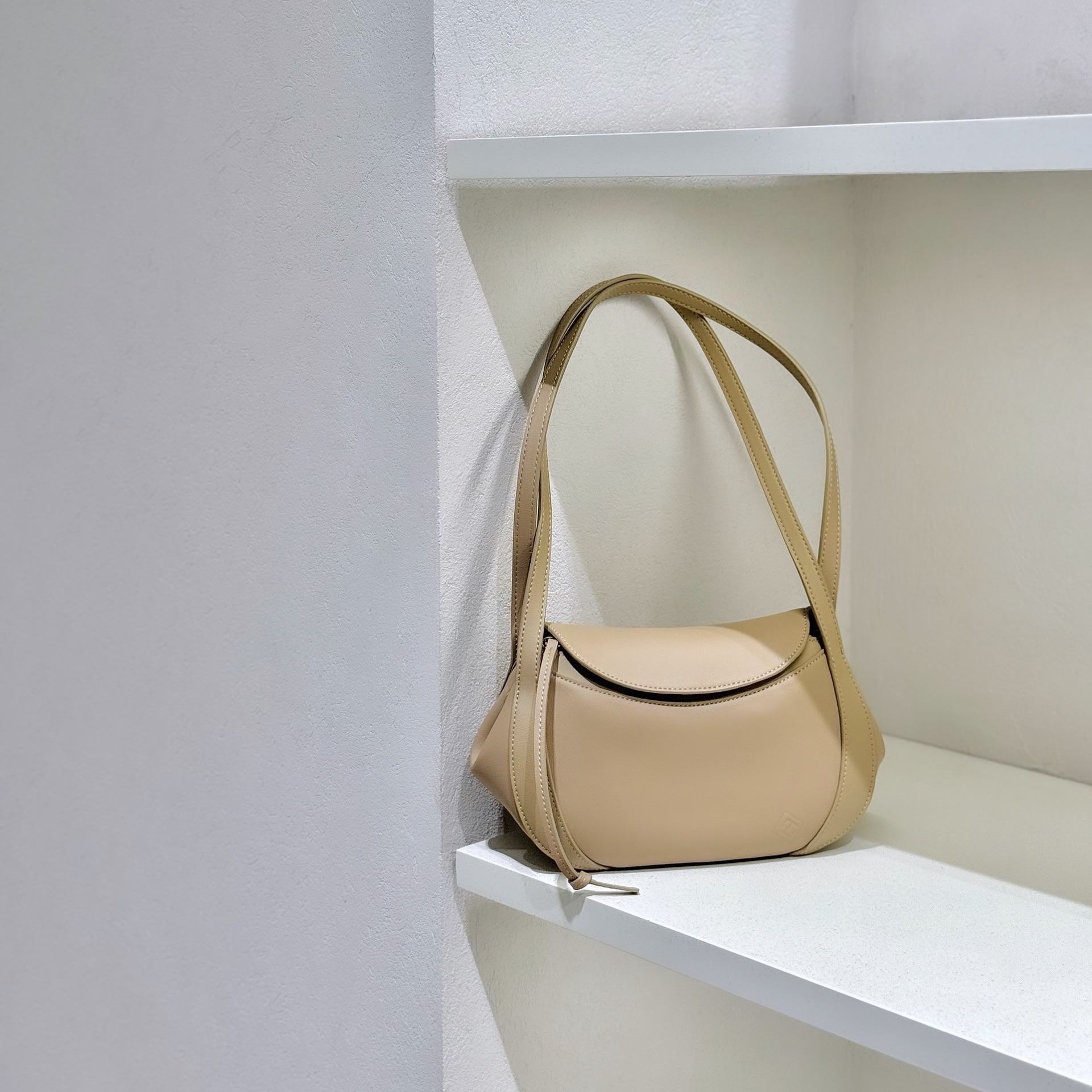 [L’FEMME] Notch Bag — Beige / สีเบจ — 2