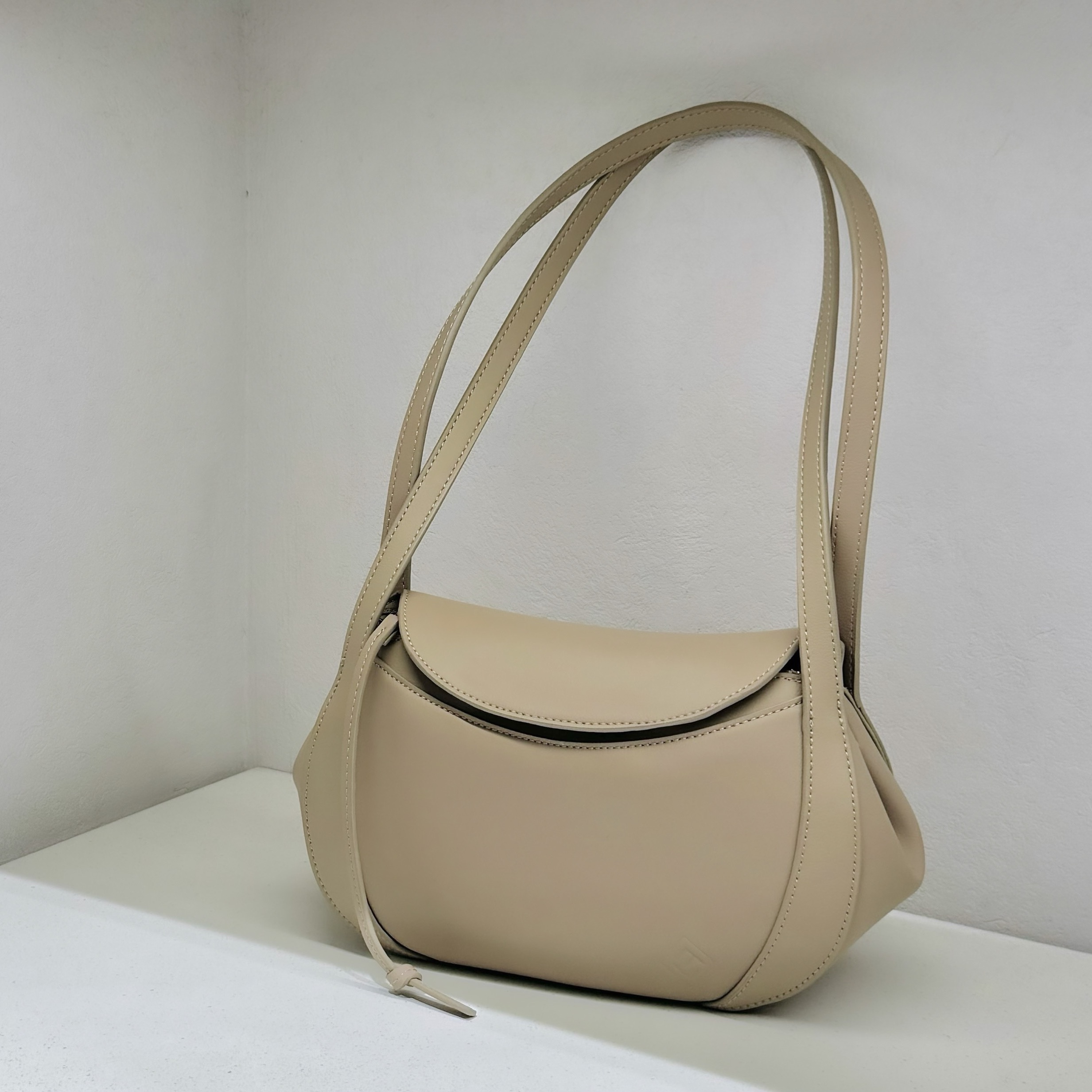 [L’FEMME] Notch Bag — Beige / สีเบจ