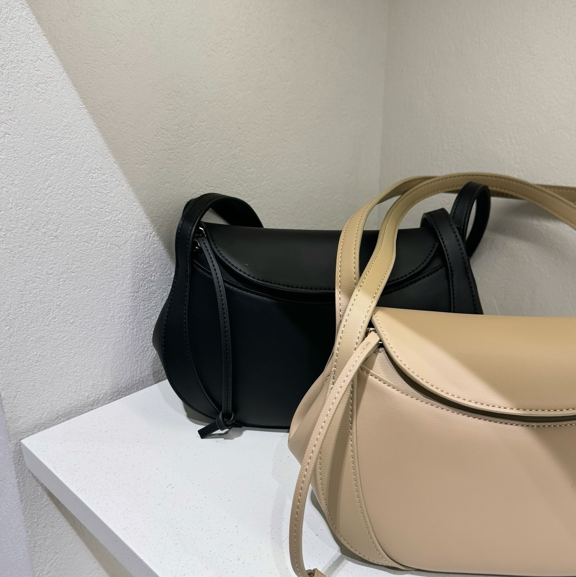 [L’FEMME] Notch Bag — Beige / สีเบจ — 4