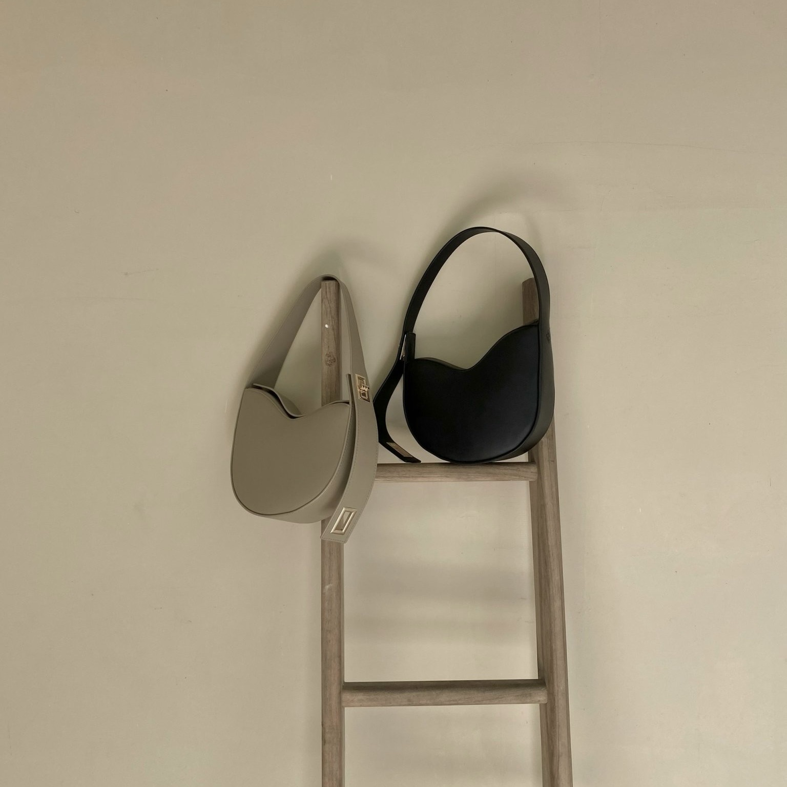 [L’FEMME] Tulipe Bag — Beige / สีเบจ — 3