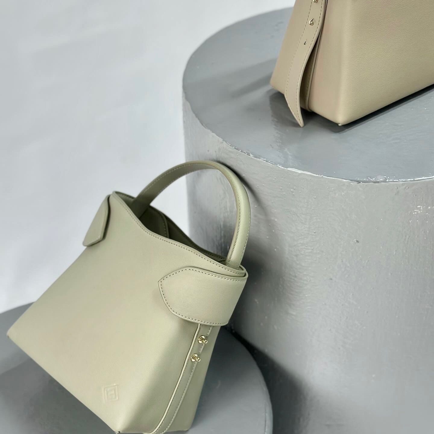 [L’FEMME] Ciin Bag — Tea Grey / สีเทาอมชา — 2