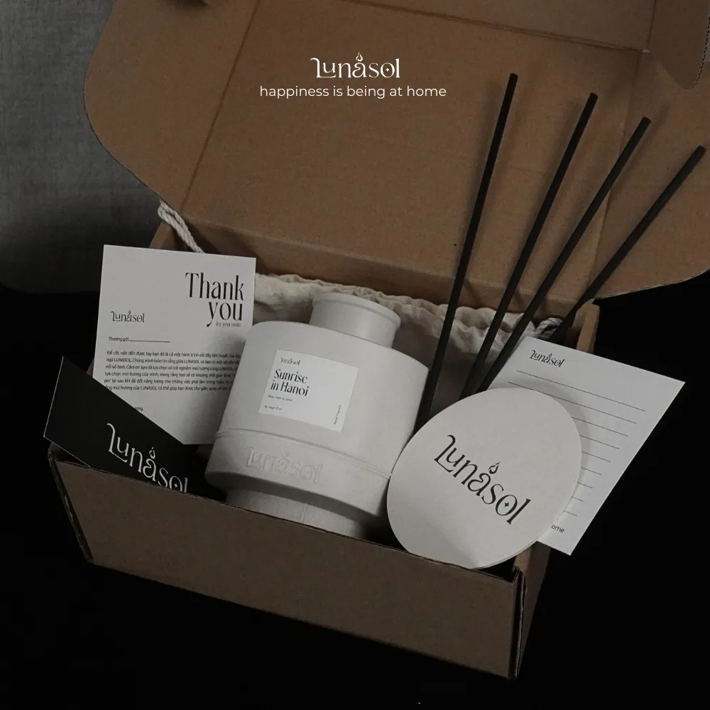 Lunasora ก้านไม้หอมปรับอากาศ ขวดซีเมนต์สีขาว 120 มล. เลือกได้ 5 กลิ่น