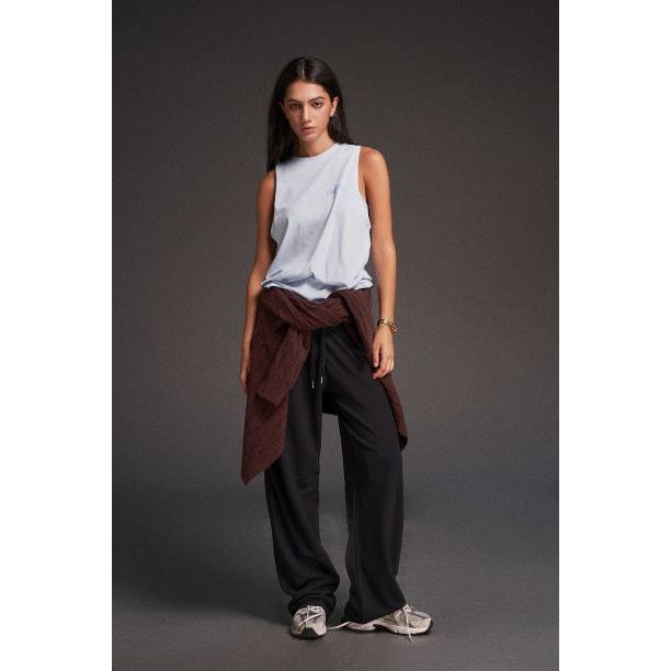 Lady Block เสื้อกล้ามแขนกุด Nara Tank Top คอตตอนยืด 4 ทาง ระบายอากาศ ปักโลโก้นูน — 7