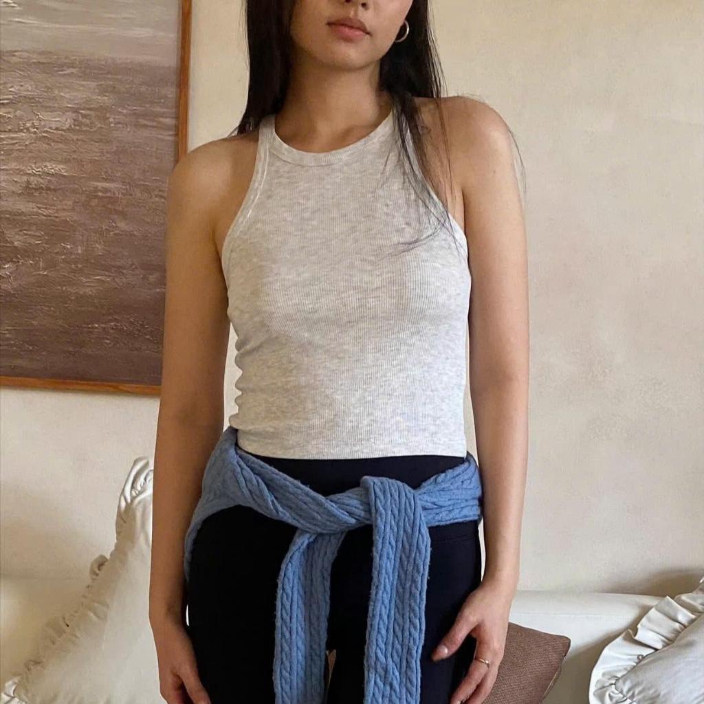 Lady Block เสื้อกล้ามคอกลม Vivian Top ผ้าร่องบางเบา ยืดสูง ทรงเข้ารูป สีพื้น — 3