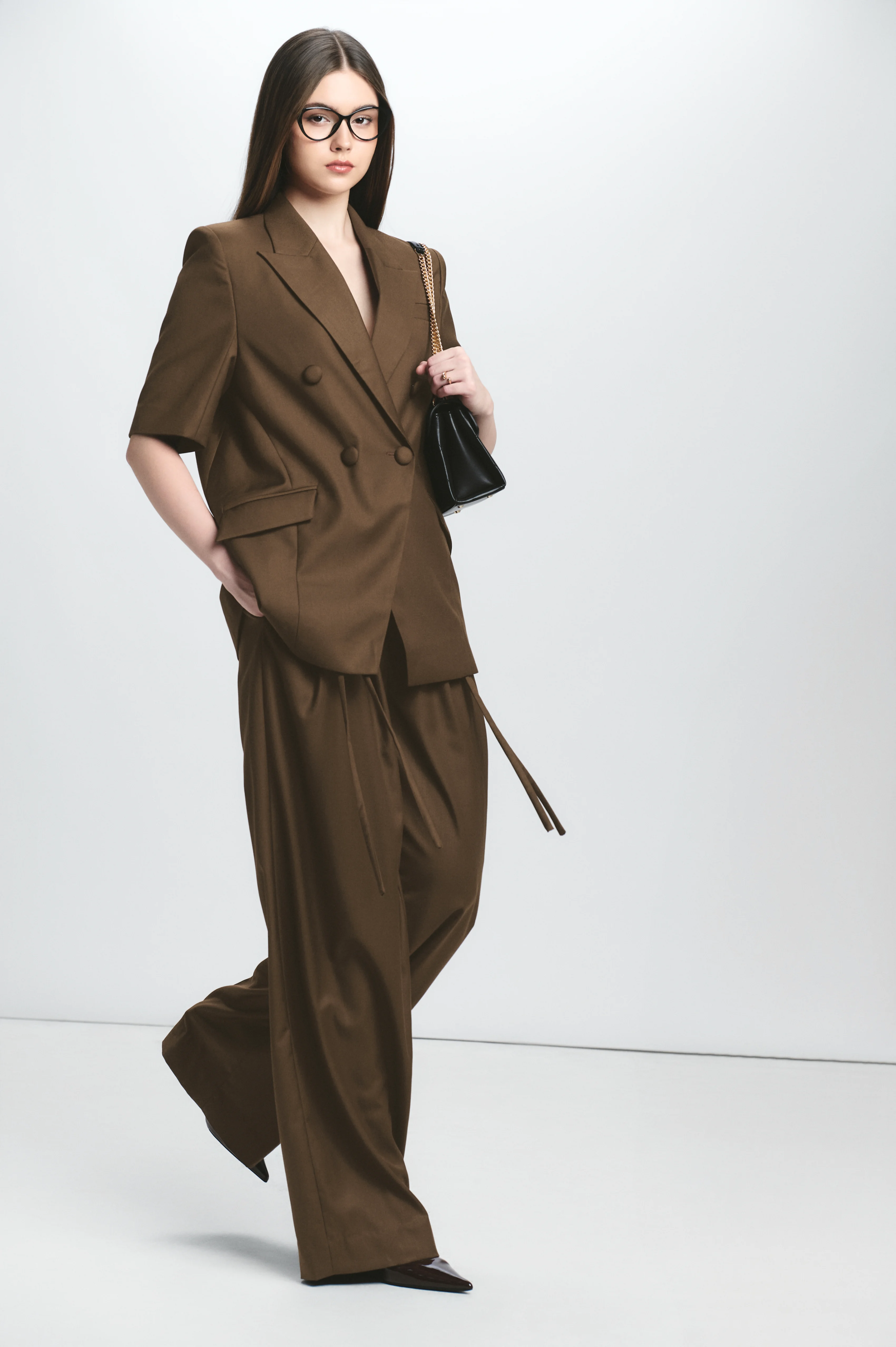 Vital Blazer — เบลเซอร์ผ่าเฉียงทรงโมเดิร์น สีช็อกโก — 2