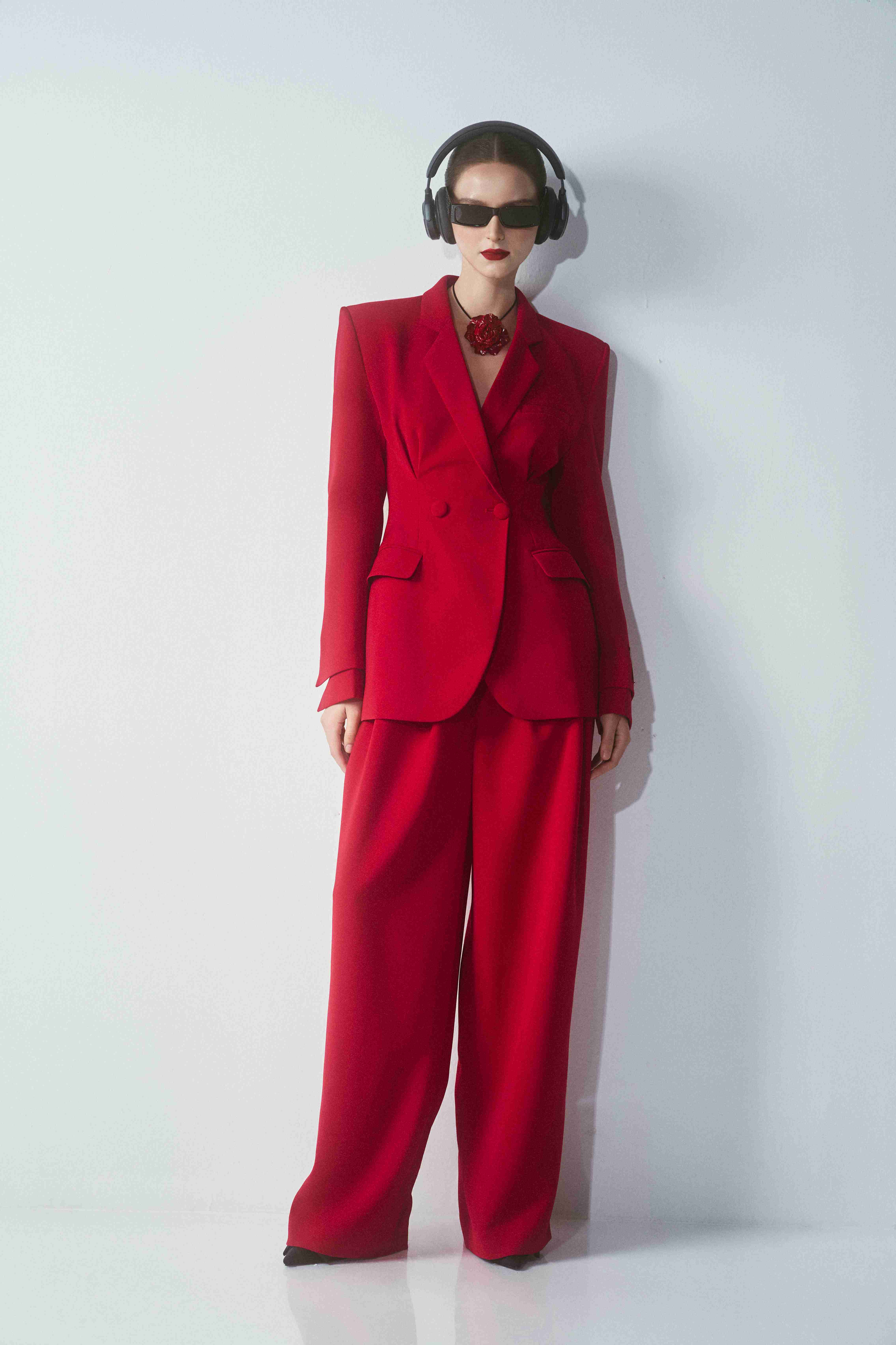 Alix Blazer — เบลเซอร์เก็บเอวสีแดง คัตติ้งหรู