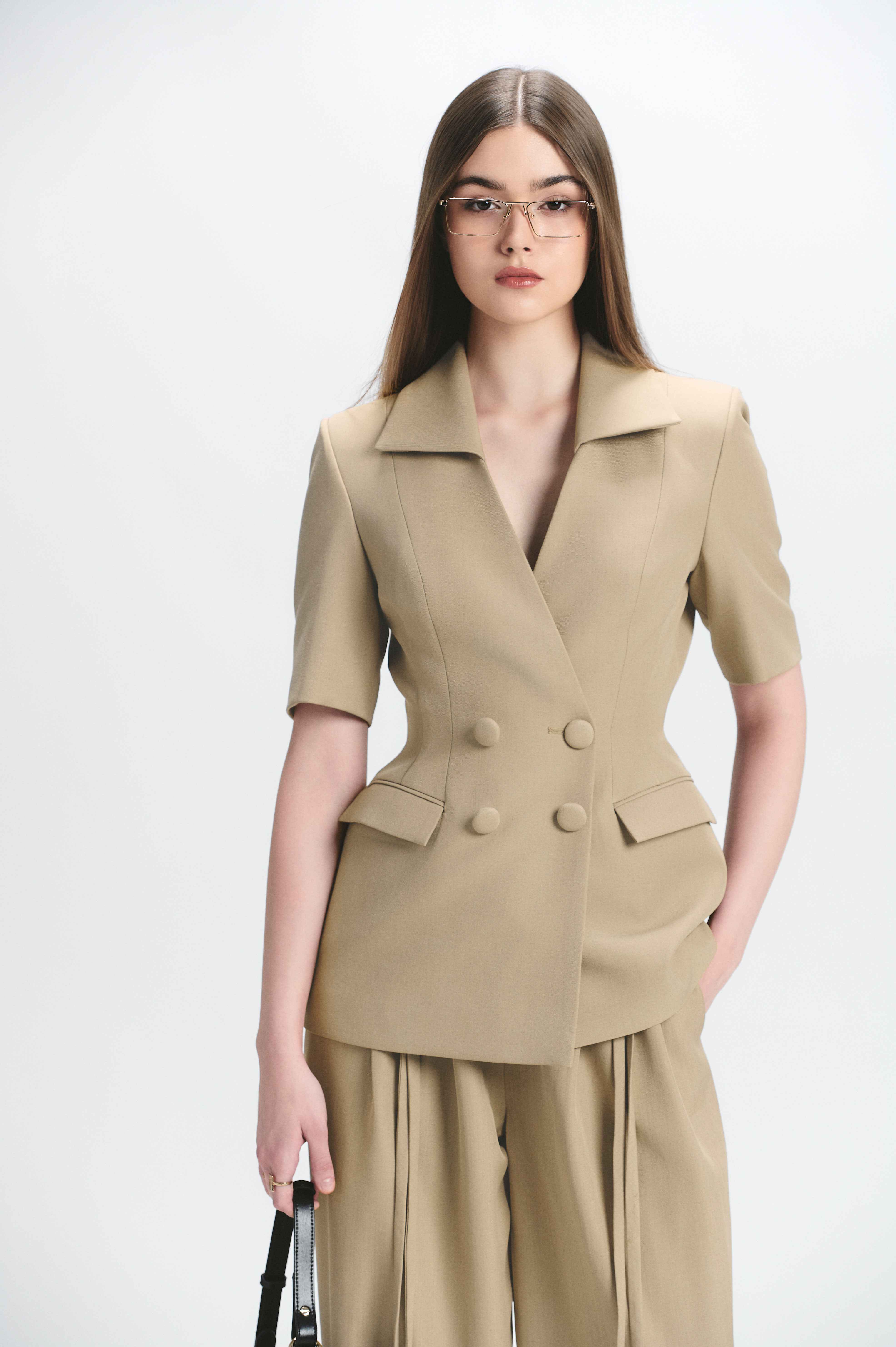 Nancy Blazer — เบลเซอร์ทรงนาฬิกาทราย สีเบจ — 2