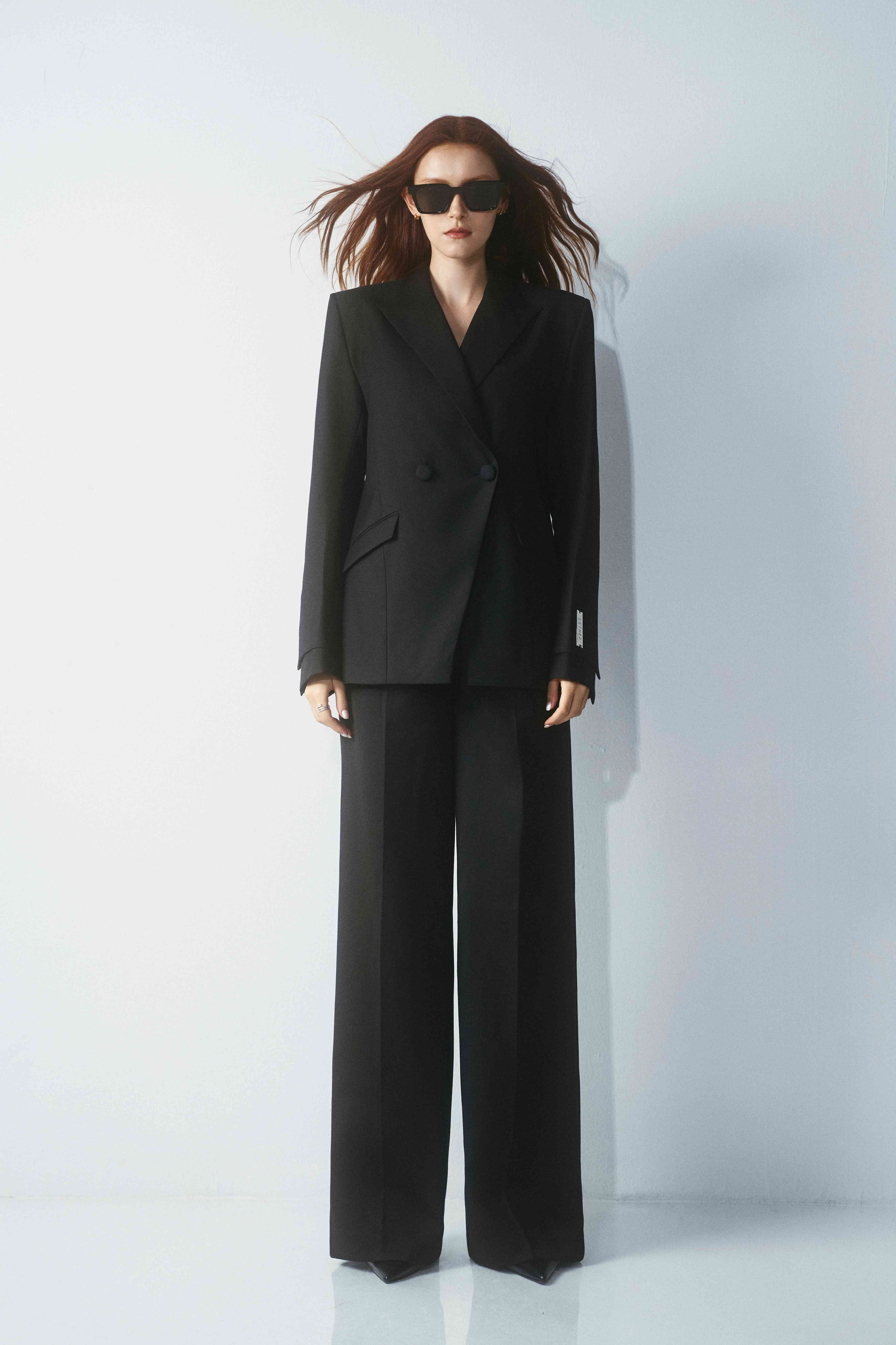 Emma Blazer — เบลเซอร์ทรงหลวมกระดุม 2 เม็ด สีดำ