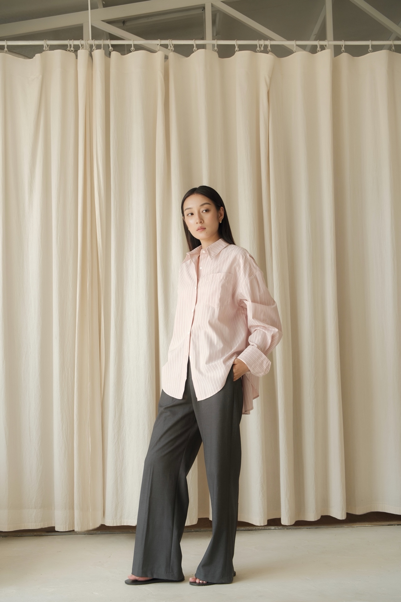Striped Oversize Shirt — เสื้อเชิ้ตลายทางโอเวอร์ไซซ์ — 4