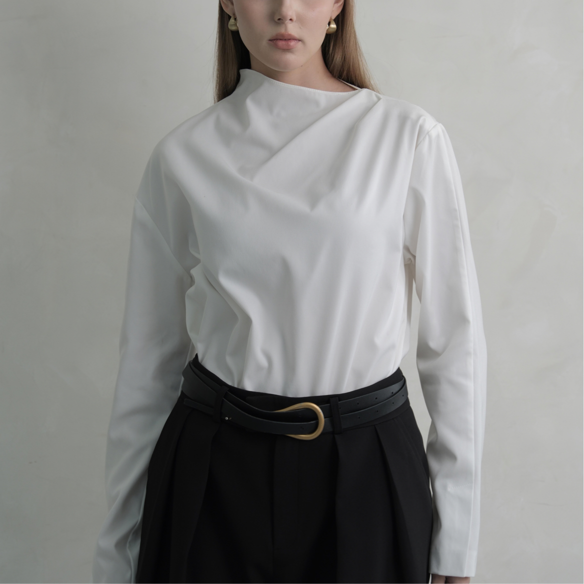 Emma Top — เสื้อฟรีไซซ์ทรงเรียบ ดำ/ขาว