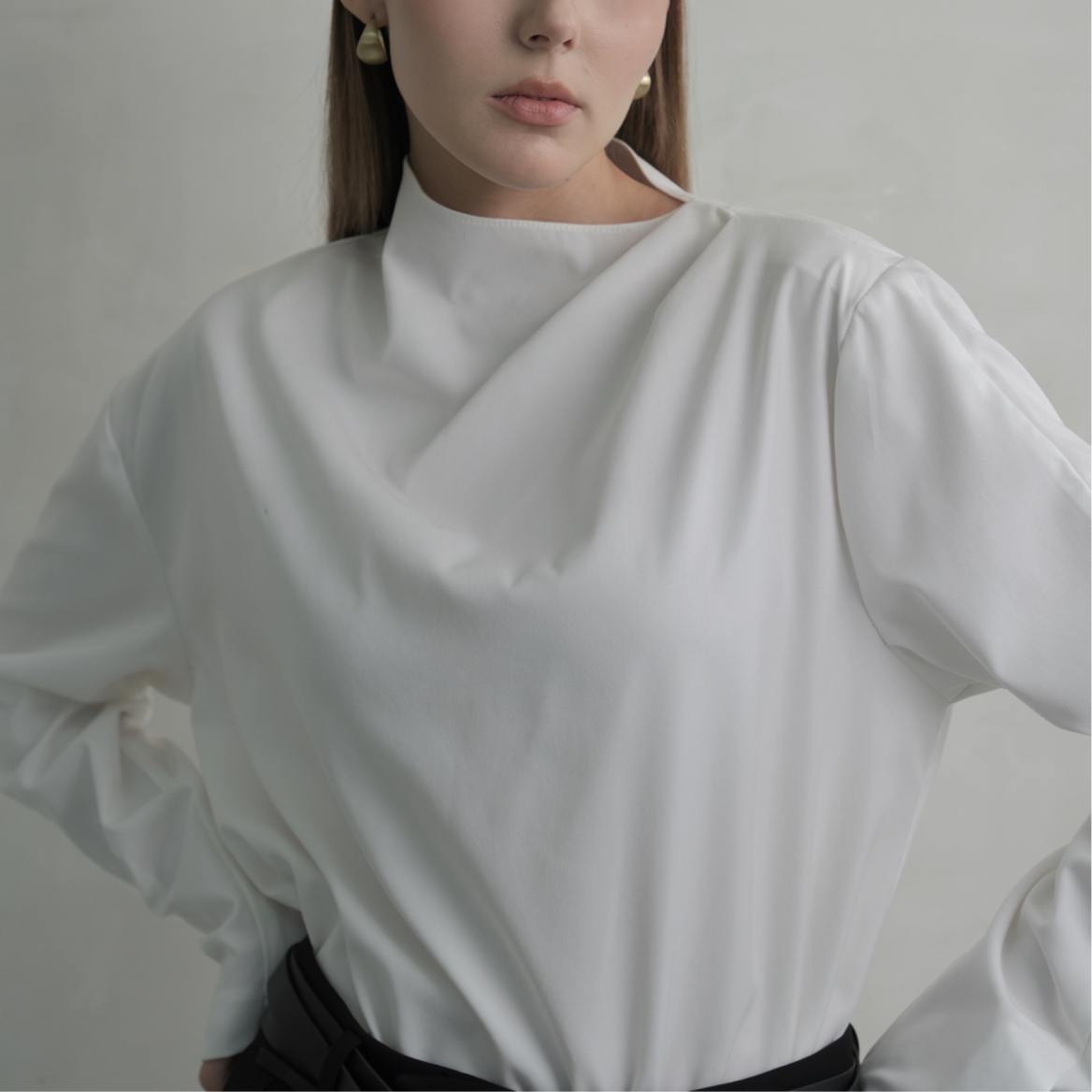 Emma Top — เสื้อฟรีไซซ์ทรงเรียบ ดำ/ขาว — 3
