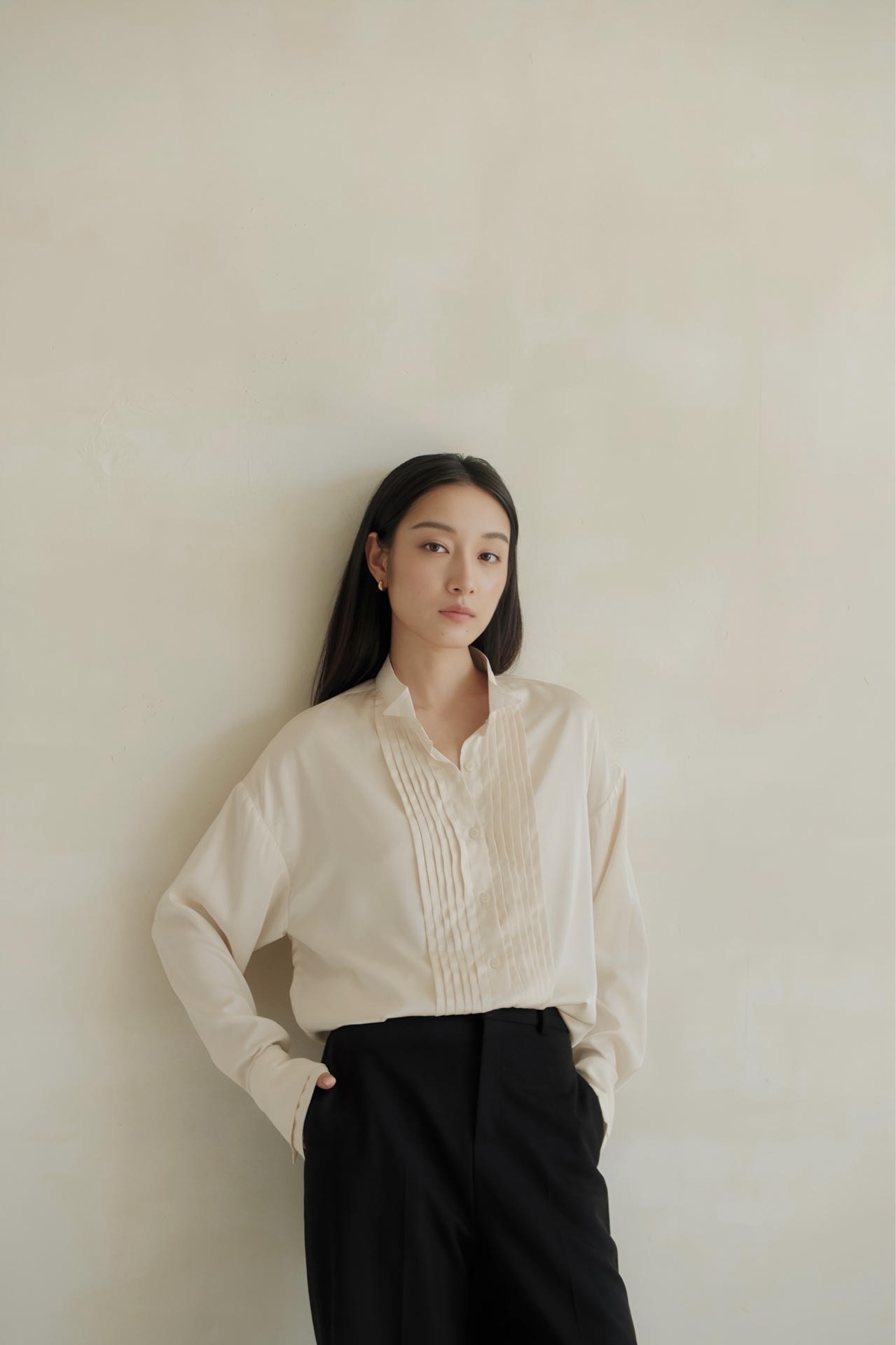Pintucked Silk Shirt — เสื้อเชิ้ตผ้าไหมจับจีบพินทัค สีงาช้าง — 2