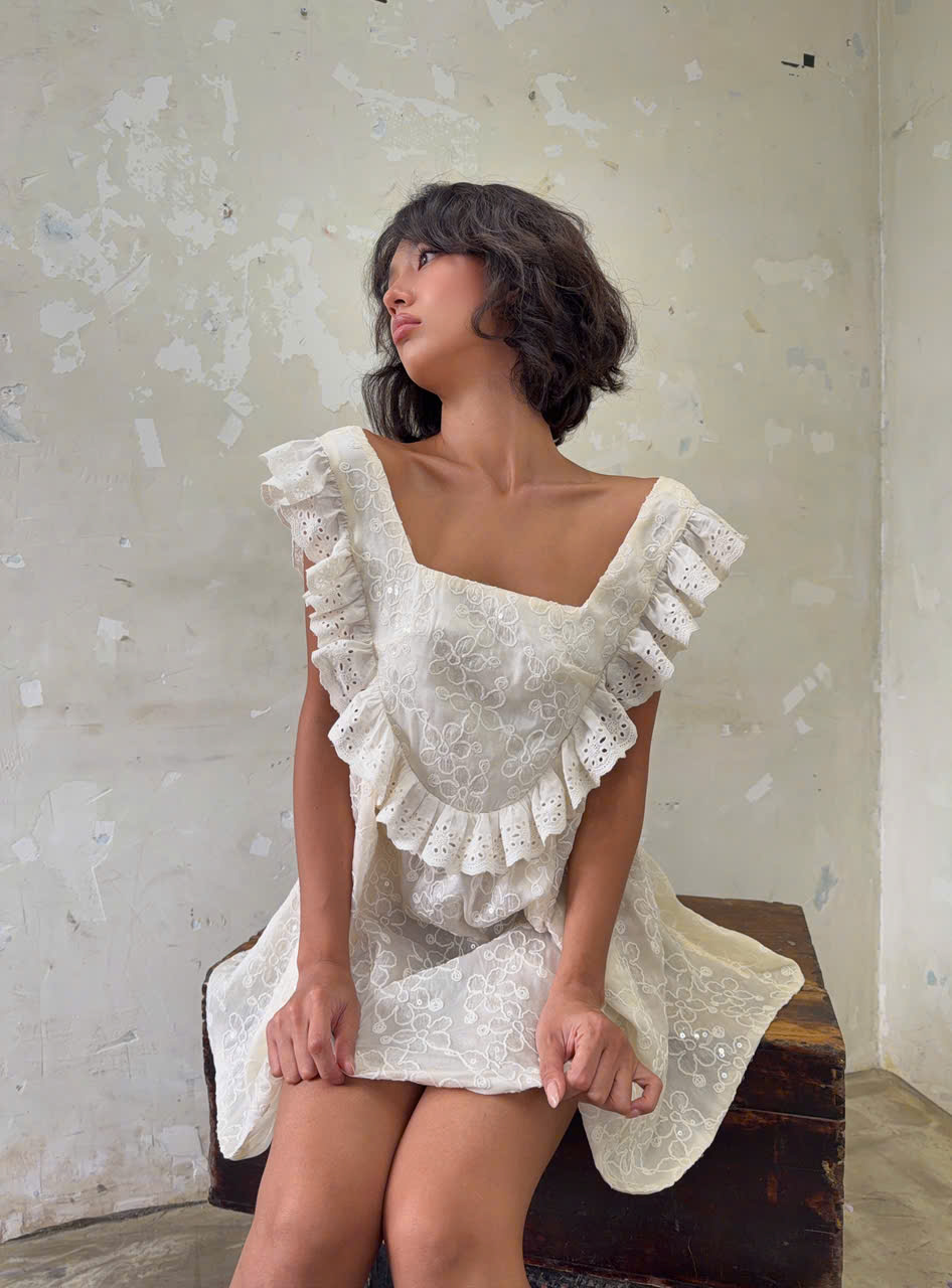 Dolly Dress — เดรสขาวคอเหลี่ยมทรงเบบี้ดอลล์ — 3