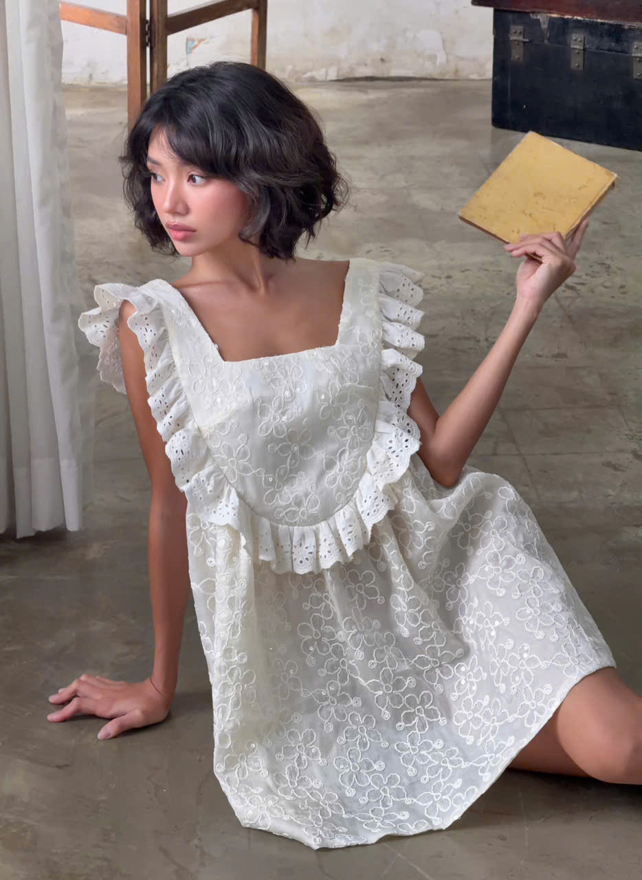 Dolly Dress — เดรสขาวคอเหลี่ยมทรงเบบี้ดอลล์ — 4