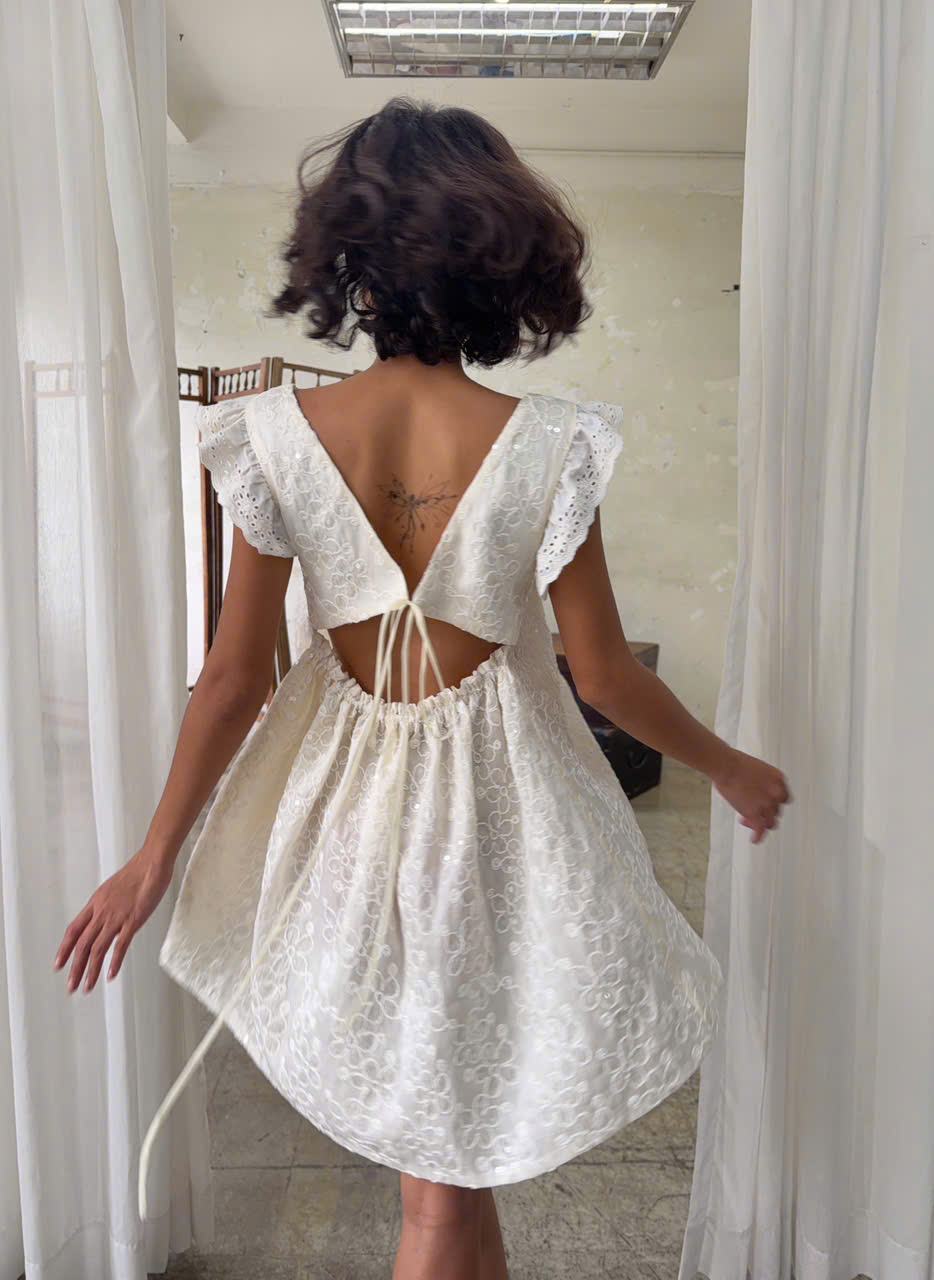 Dolly Dress — เดรสขาวคอเหลี่ยมทรงเบบี้ดอลล์ — 5