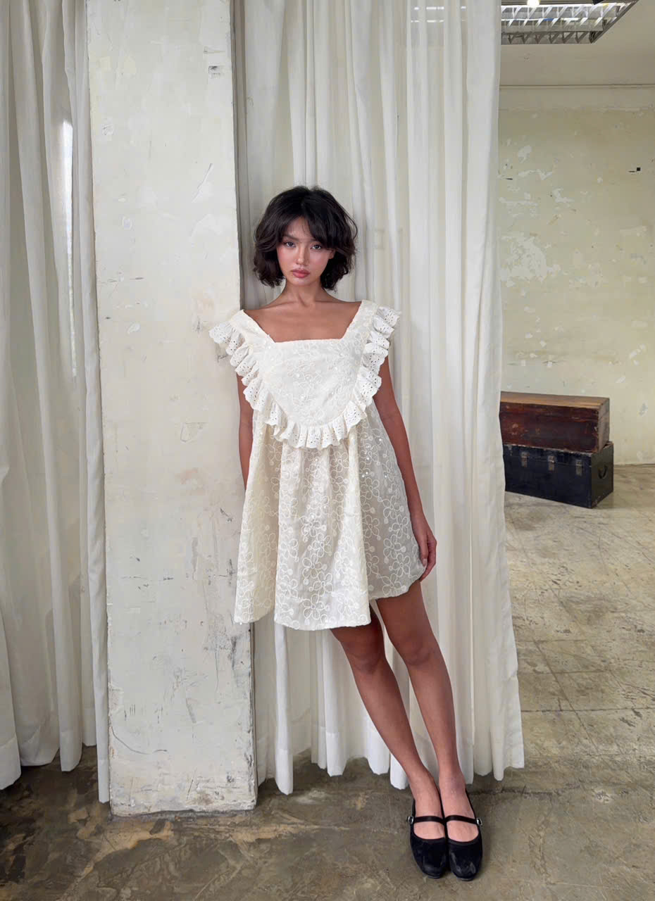Dolly Dress — เดรสขาวคอเหลี่ยมทรงเบบี้ดอลล์ — 6
