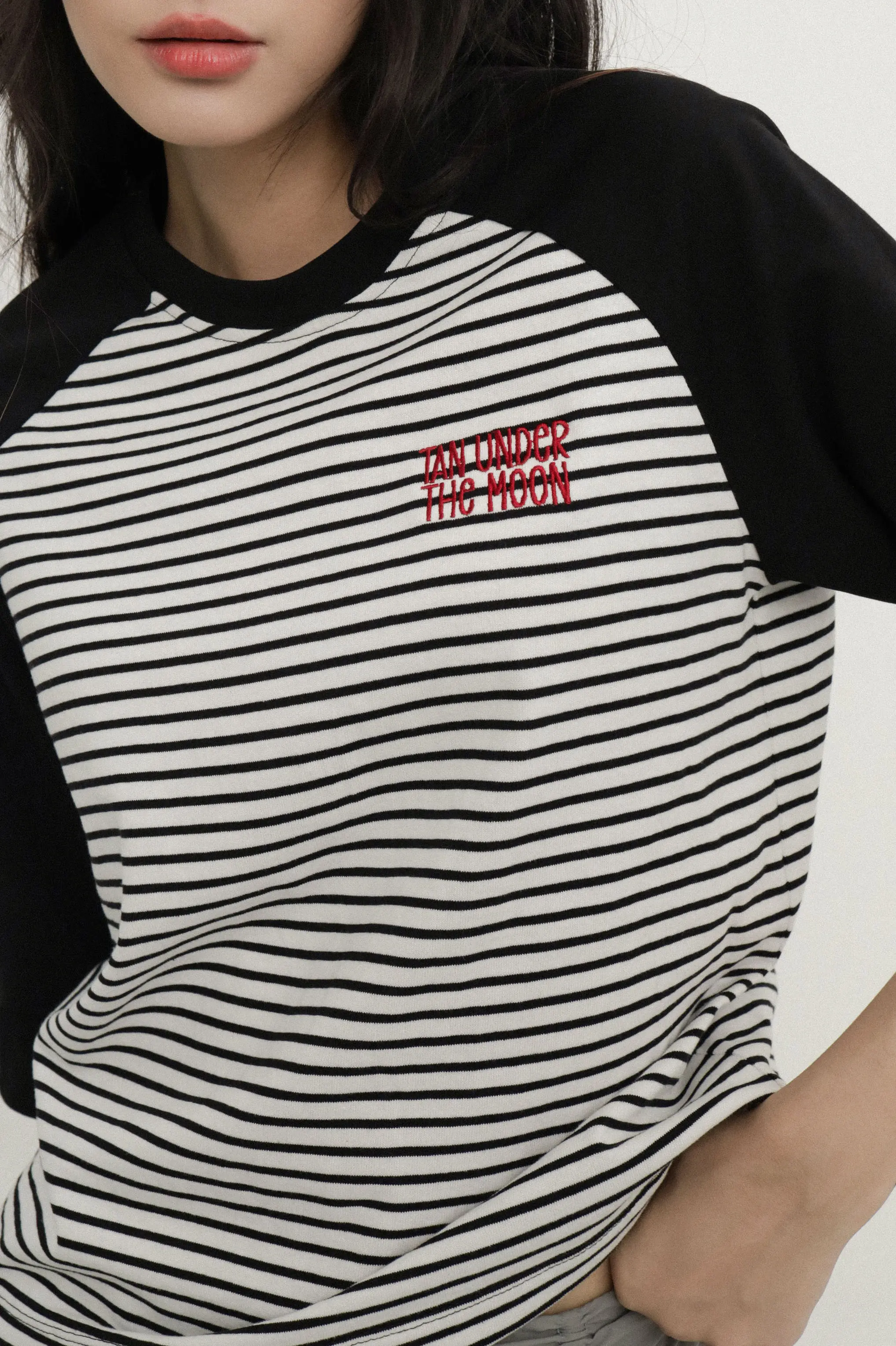 Raglan Stripe Tee — เสื้อแขนราแกลนลายทางขาวดำ — 3