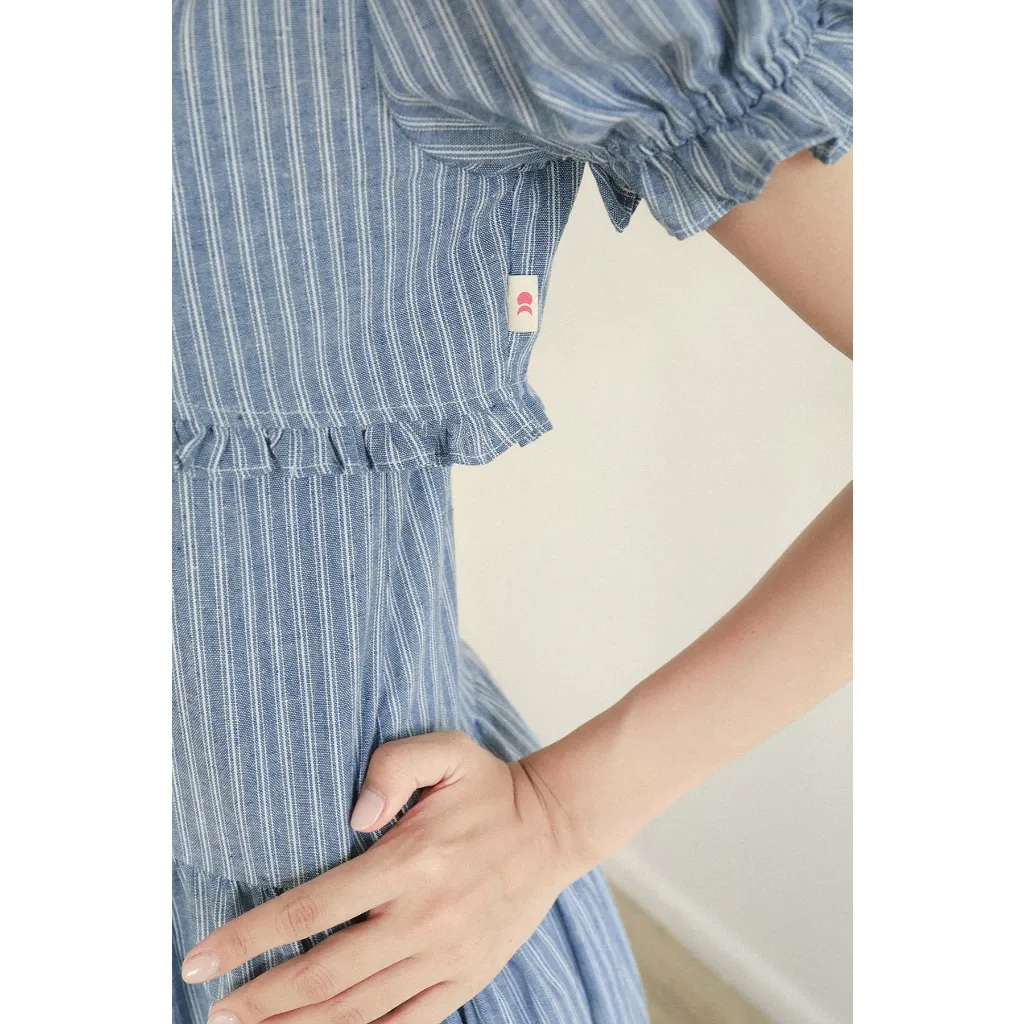 Lake Somewhere — เดรสยาวลายทางสีฟ้า พร้อมเสื้อคลุมแขนพอง — 7