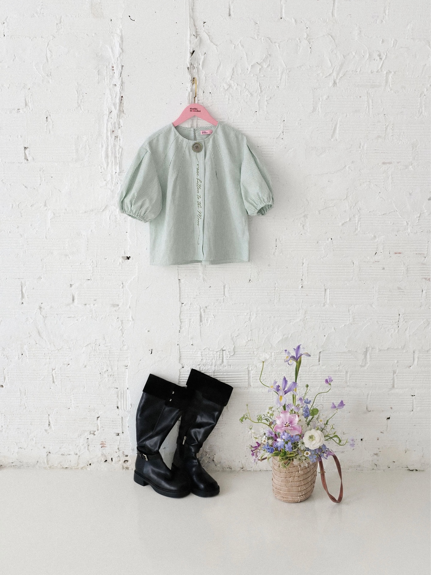 Moon Button — เสื้อคอกลมลายทางออกซ์ฟอร์ด ปักตัวอักษร — 6