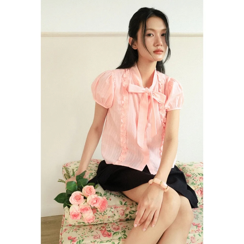 Blush Touch — เสื้อแขนพองคอผูกโบว์ ผ้าเครปปัก