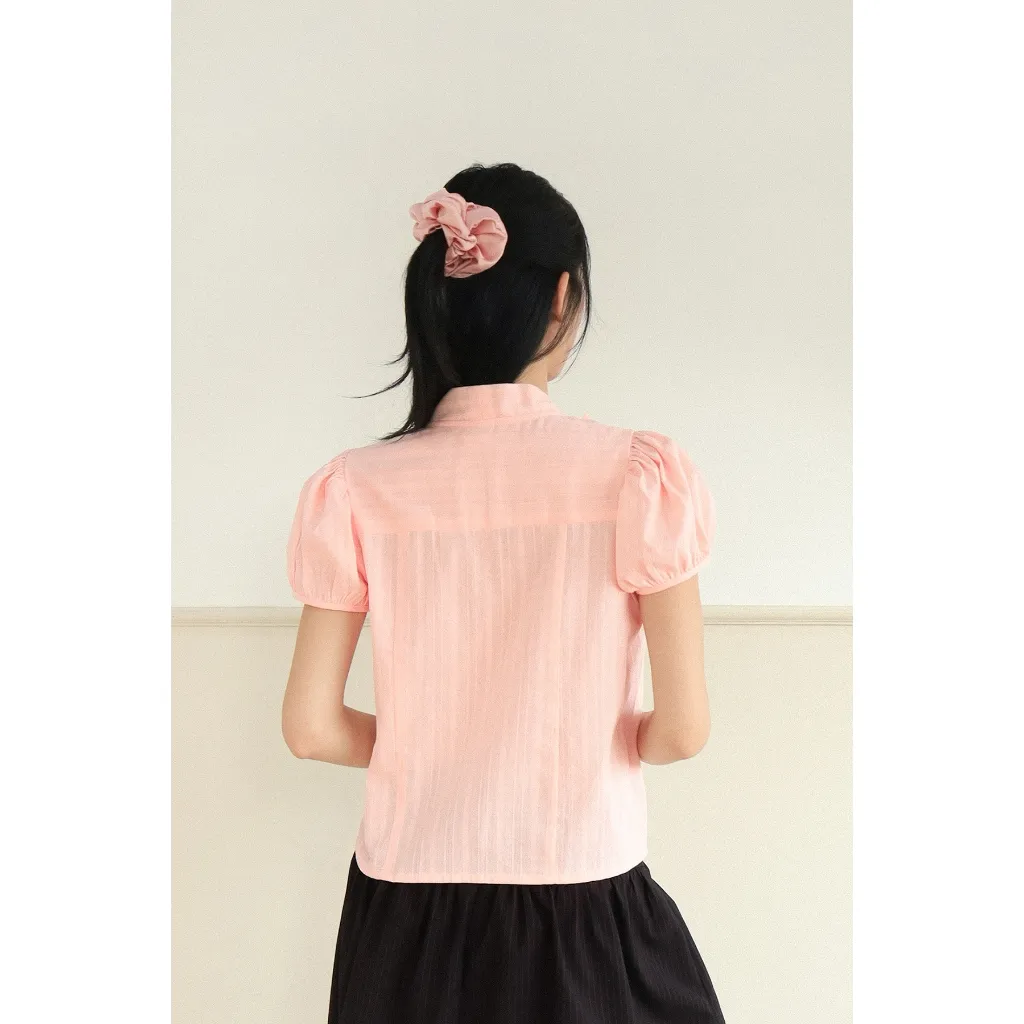 Blush Touch — เสื้อแขนพองคอผูกโบว์ ผ้าเครปปัก — 5