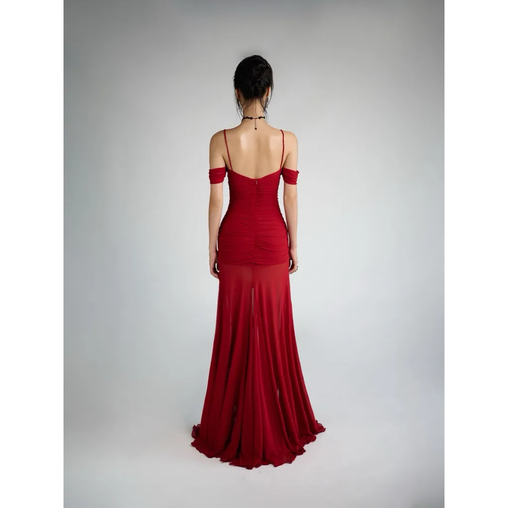 Fiona Dress — เดรสผ้าตาข่ายเกาะอก สีแดง ชายบานแต่งดอกไม้ทำมือ — 4