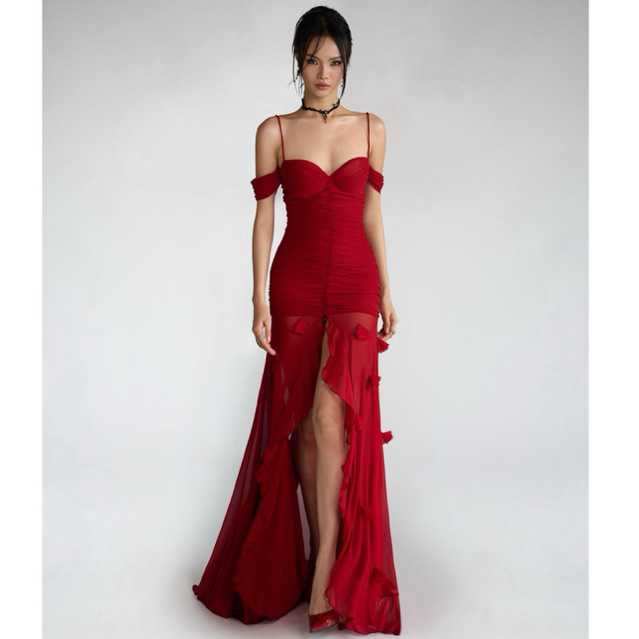 Fiona Dress — เดรสผ้าตาข่ายเกาะอก สีแดง ชายบานแต่งดอกไม้ทำมือ