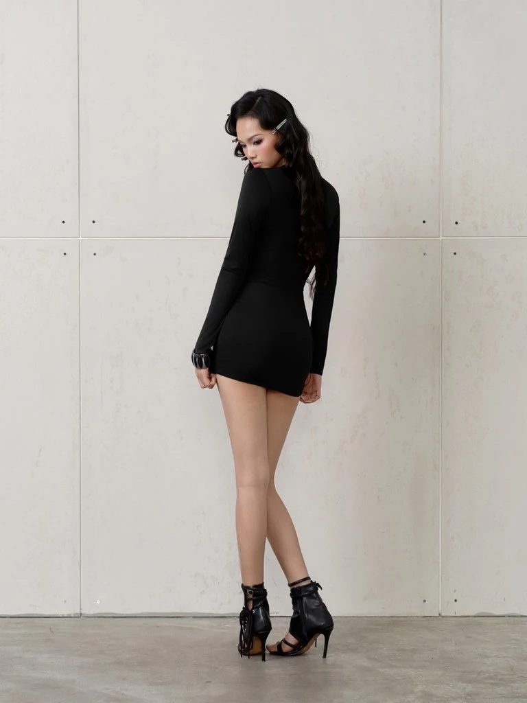 Velvet Dress — เดรสรัดรูปสีดำ สองชั้นแต่งบิดอก — 5
