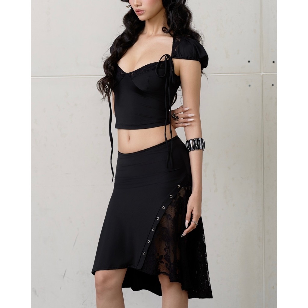 Maven Set — เซตเสื้อแขนระบายกับกระโปรงหางปลา แต่งลูกไม้