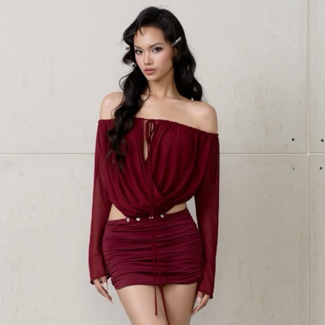 Ember Set — เซตผ้าตาข่ายยืดเปิดไหล่ ชุดต่อกระโปรงถอดได้