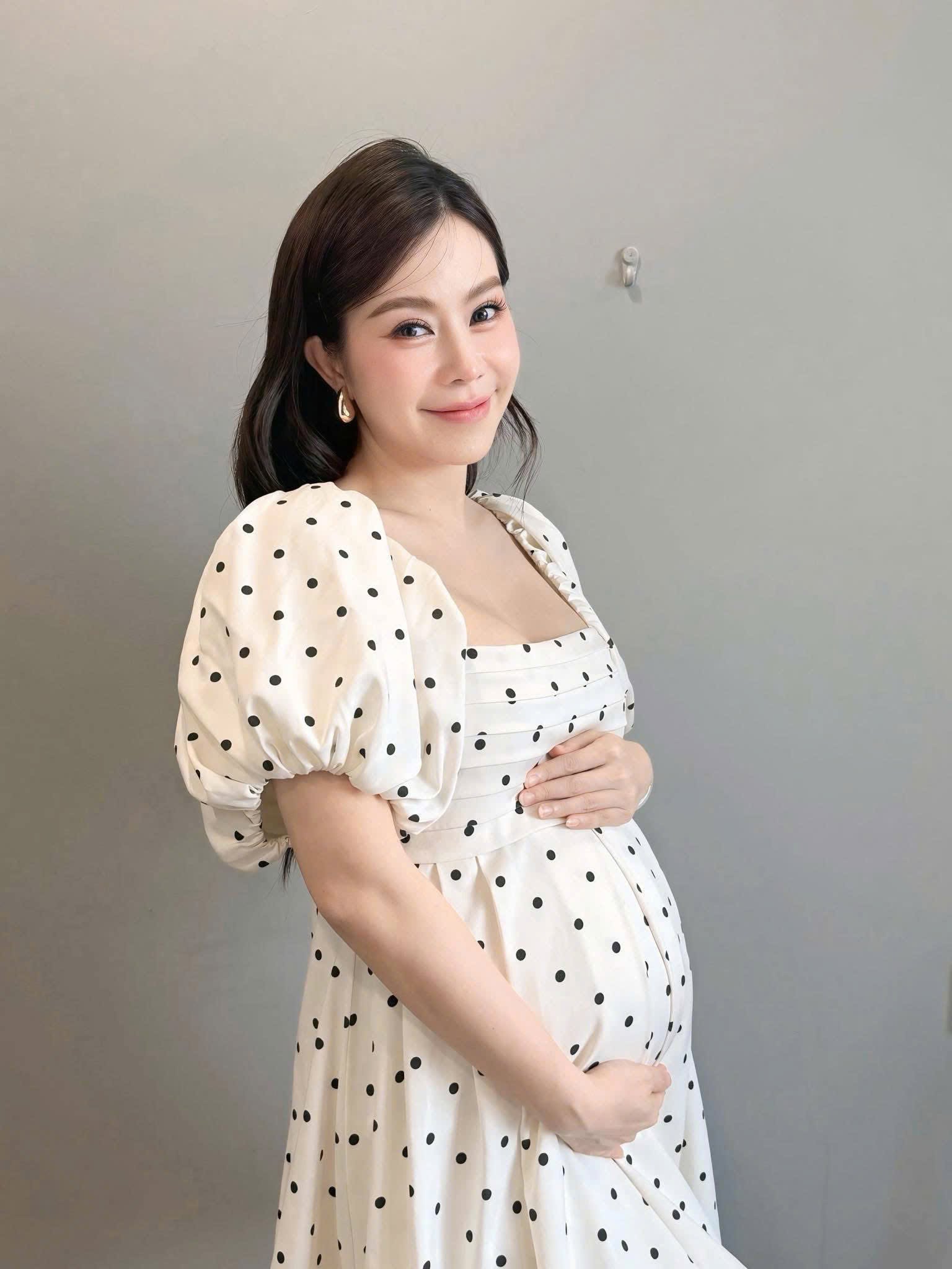 Polka Dot Mini Dress — เดรสสั้นเบบี้ดอลล์ลายจุด แขนพอง — 4
