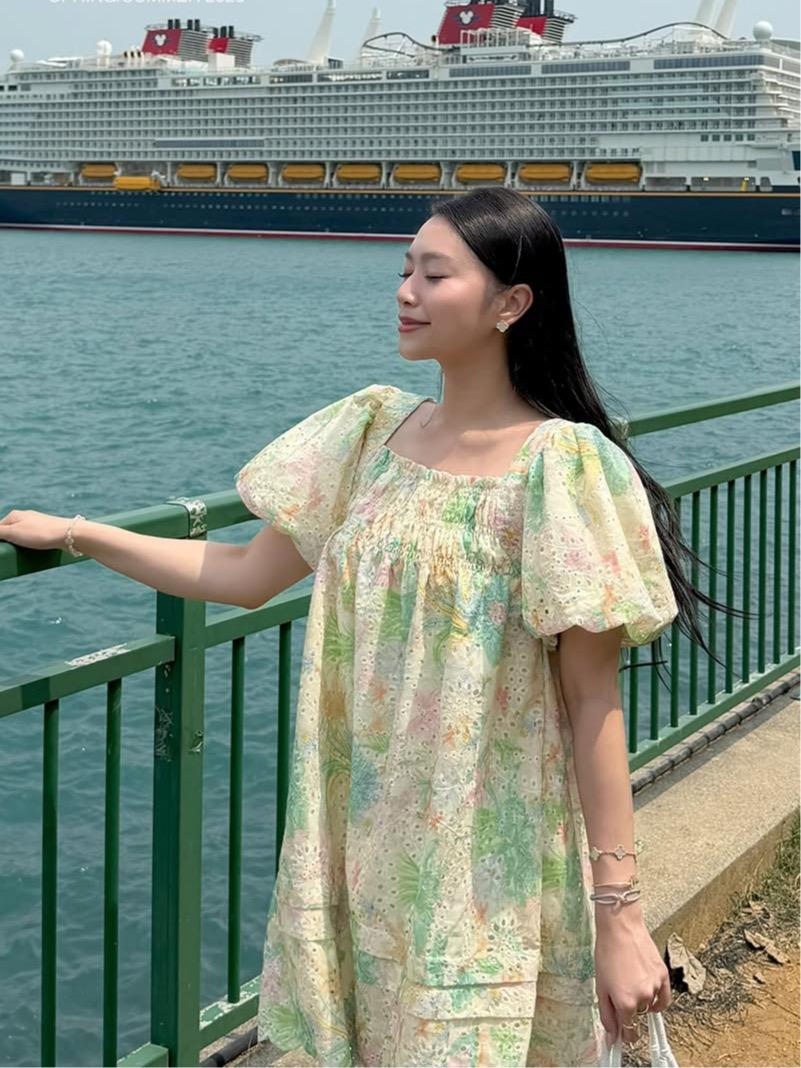 Tropical Signature Mini Dress — เดรสสั้นแขนพองลายฤดูร้อน ทรงตรงเรียบ — 3