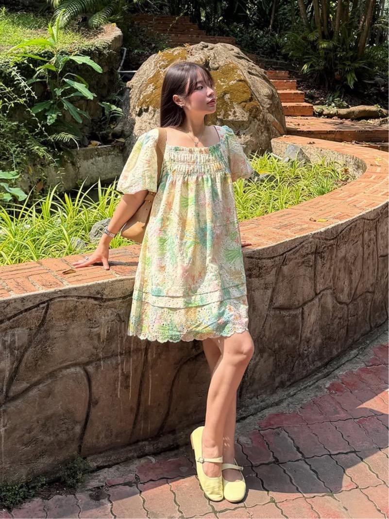 Tropical Signature Mini Dress — เดรสสั้นแขนพองลายฤดูร้อน ทรงตรงเรียบ — 4