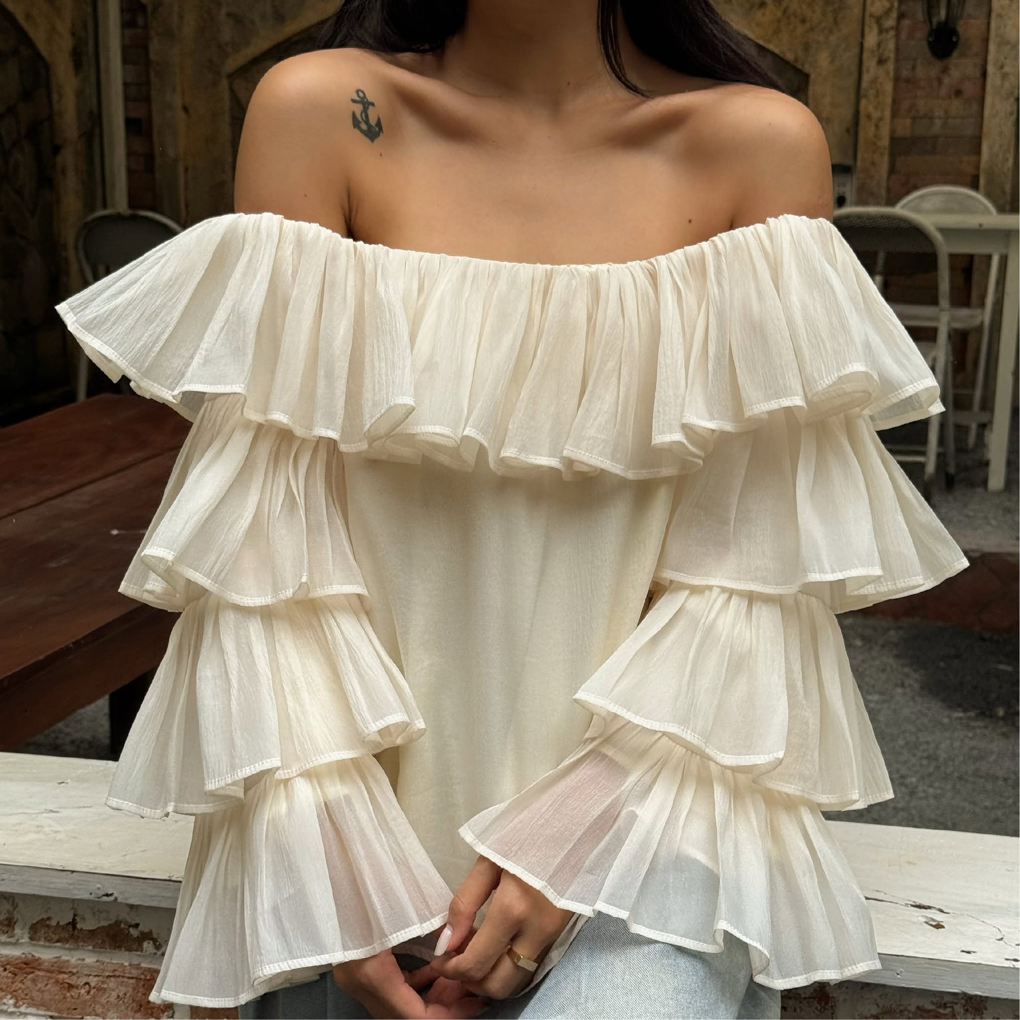 Tiered Ruffle Off Shoulder Top — เสื้อเปิดไหล่แขนระบายหลายชั้น — 3