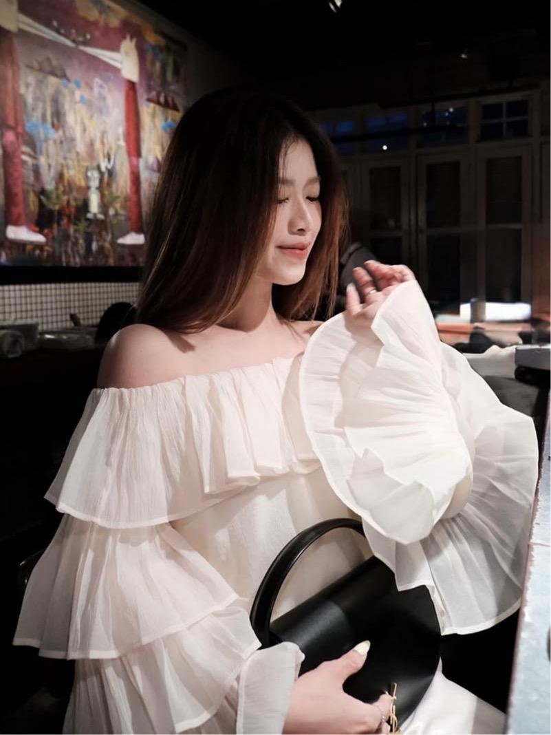 Tiered Ruffle Off Shoulder Top — เสื้อเปิดไหล่แขนระบายหลายชั้น — 6