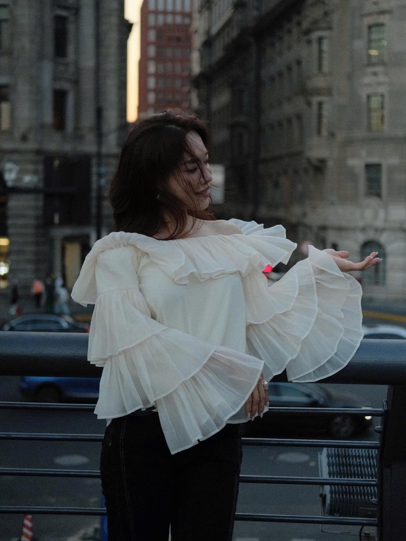 Tiered Ruffle Off Shoulder Top — เสื้อเปิดไหล่แขนระบายหลายชั้น — 8