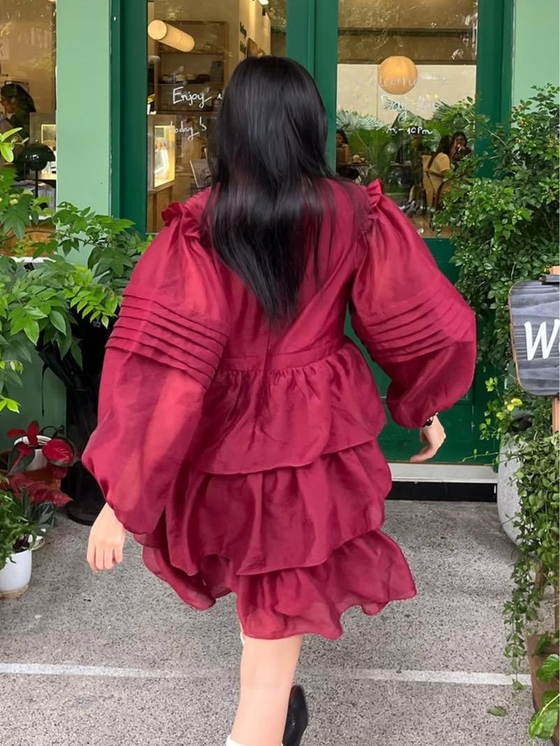 V Neck Pleated Mini Dress — เดรสสั้นคอวีแขนพอง กระโปรงระบายชั้น — 5