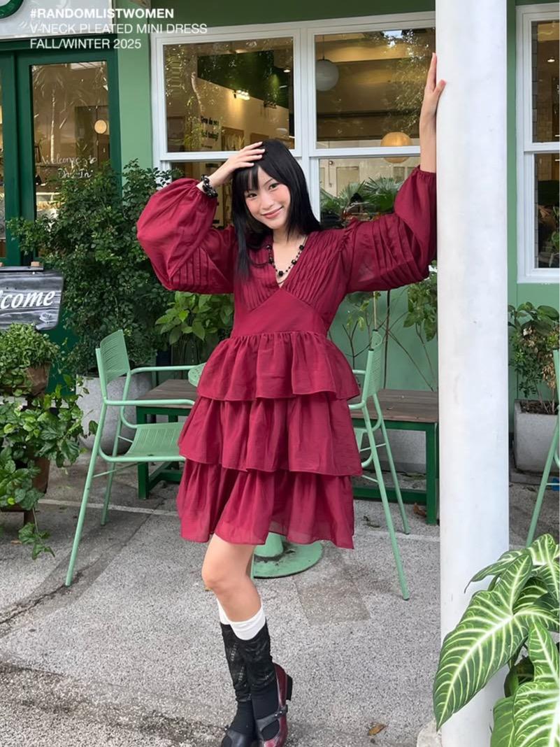 V Neck Pleated Mini Dress — เดรสสั้นคอวีแขนพอง กระโปรงระบายชั้น — 7