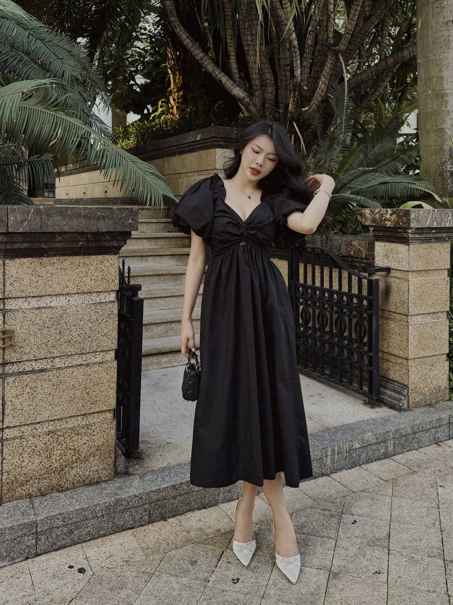 Twist Detail Cotton Midi Dress — เดรสมิดิแขนพองคอวีบิดอก ผ้าคอตตอน — 4