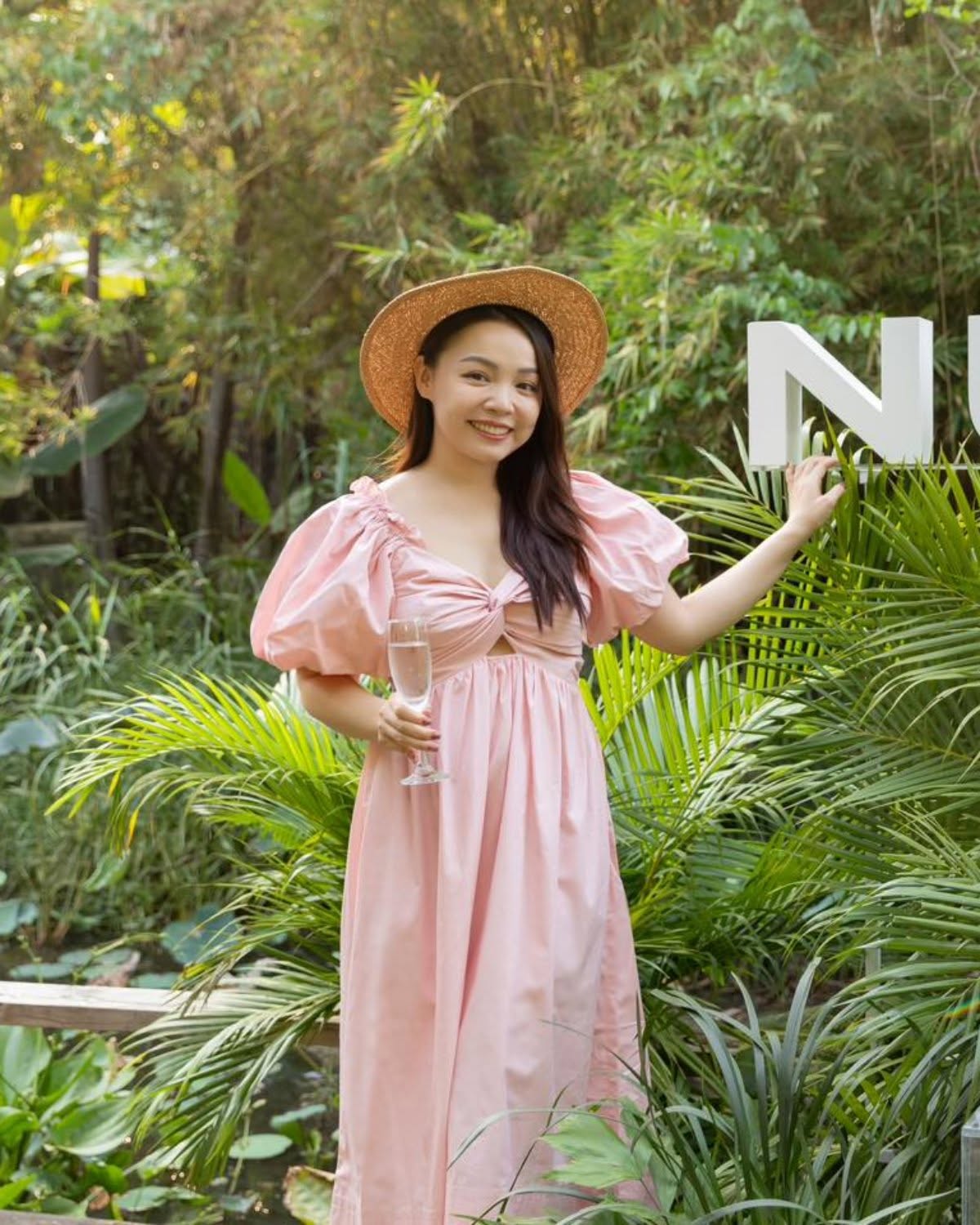 Twist Detail Cotton Midi Dress — เดรสมิดิแขนพองคอวีบิดอก ผ้าคอตตอน — 2