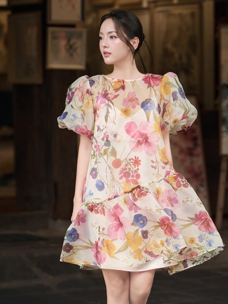 Botanical Organza Mini Dress — เดรสสั้นผ้าออร์แกนซ่าลายดอกไม้ แถมซับในผ้าซาติน — 8