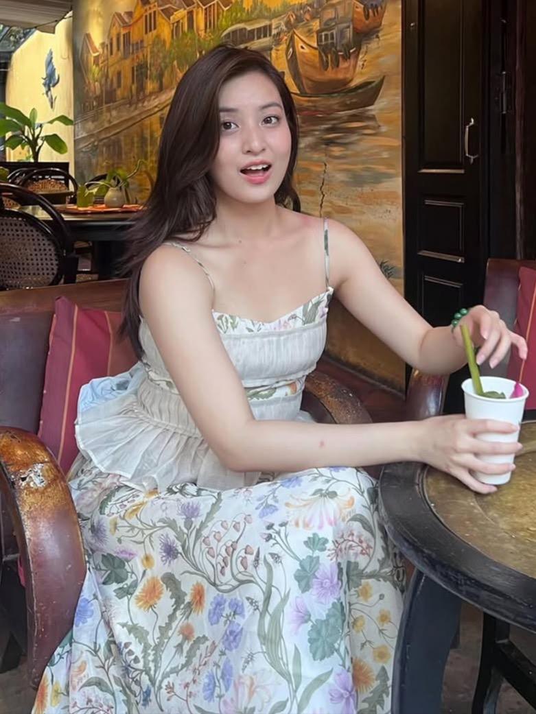Floral Peplum Maxi Dress — เดรสแม็กซี่สายเดี่ยวจับจีบลายดอกไม้ ชายระบาย — 2