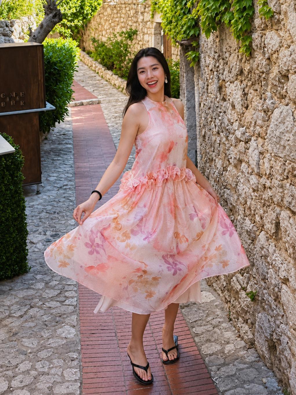 Ruffled Vibrant Floral Ombre Dress — เดรสแม็กซี่ลายดอกไม้สีไล่ ผ้าเกาะอก ขอบระบาย — 4